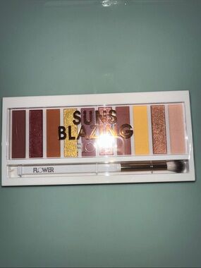 Suns Blazing Eyeshadow Palette - By Flower Warm Yellow & Bronze Shades W/Brush